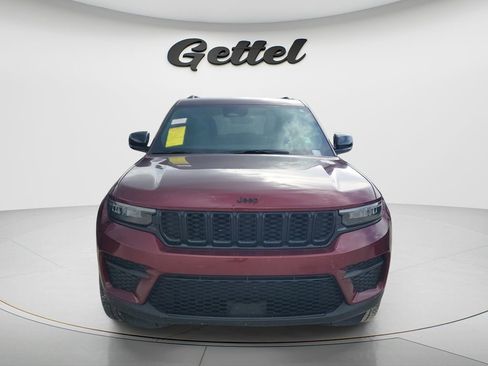 Used 2025 Jeep Grand Cherokee Altitude RWD image 2