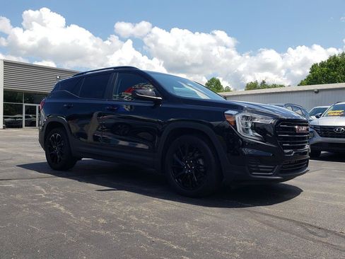 Used 2023 GMC Terrain SLE w/ Driver Convenience Package FWD image 3