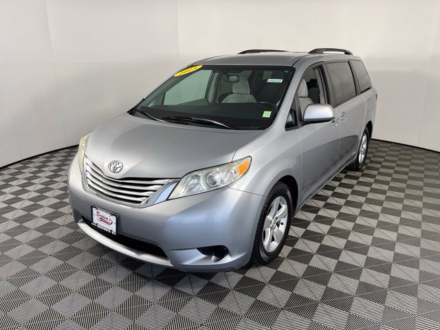 Used 2015 Toyota Sienna LE FWD image 3