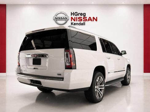 Used 2020 GMC Yukon XL Denali w/ Open Road Package RWD image 3