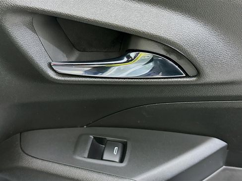 Used 2024 Chevrolet Trax RS w/ Sunroof Package FWD image 29