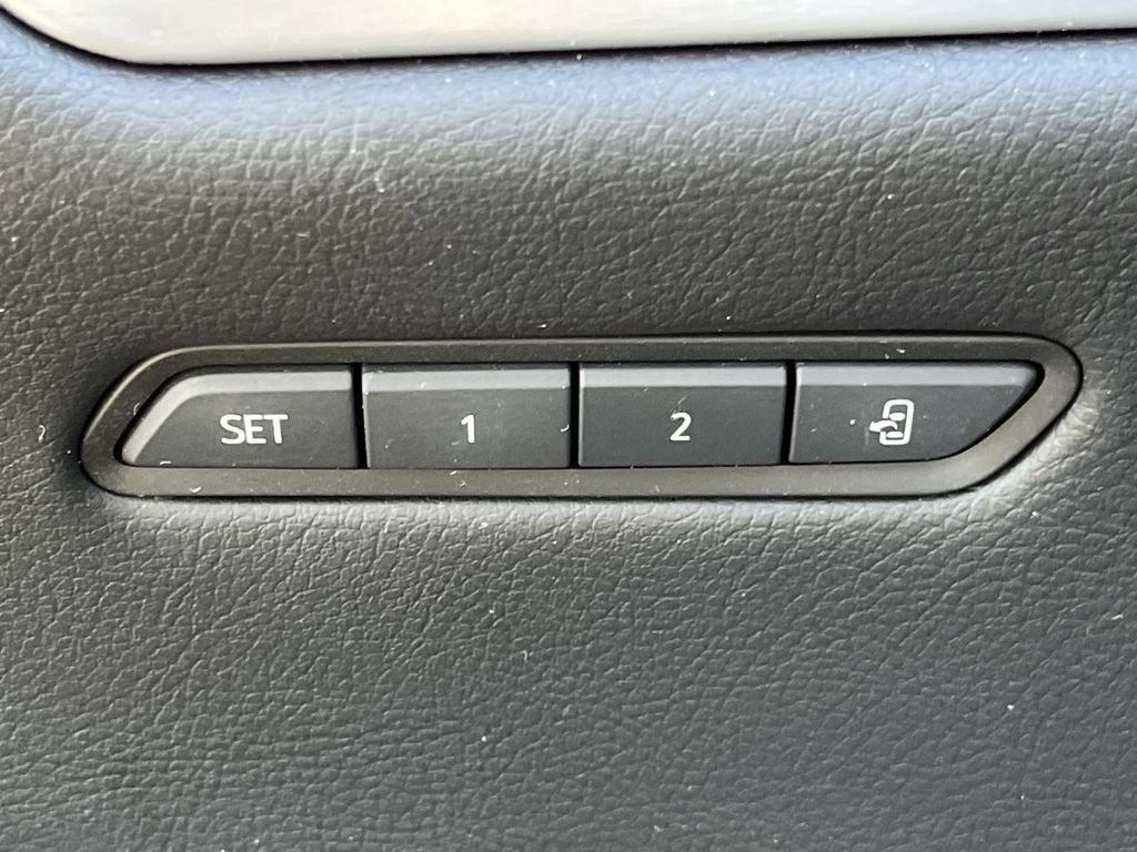 Certified 2023 Cadillac XT5 Premium Luxury w/ Technology Package FWD image 33
