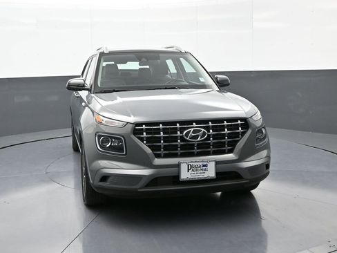 Certified 2022 Hyundai Venue Limited FWD image 3