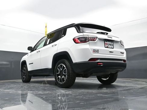 Used 2025 Jeep Compass Trailhawk AWD/4WD image 52