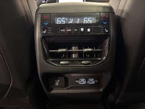 Used 2022 Jeep Grand Cherokee Summit w/ Luxury Tech Group V image 38