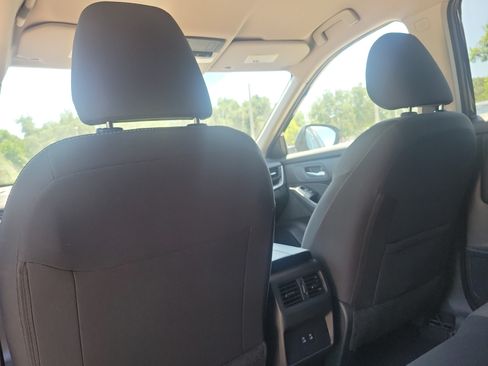 Certified 2025 Nissan Rogue SV FWD image 18