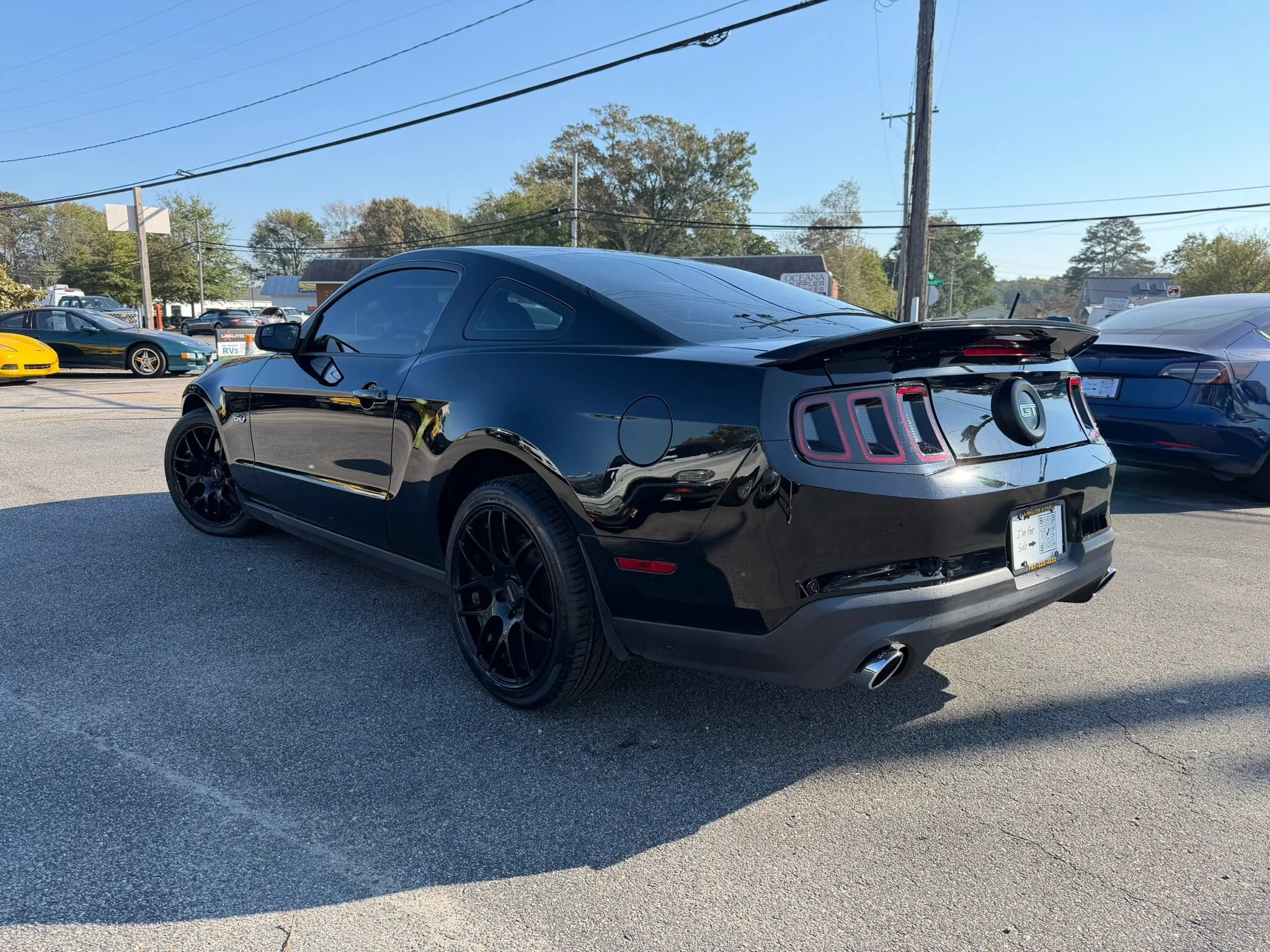 Used 2012 Ford Mustang GT Premium w/ HID Headlamps & Security Pkg RWD image 5