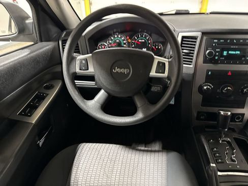 Used 2010 Jeep Grand Cherokee Laredo AWD/4WD image 11