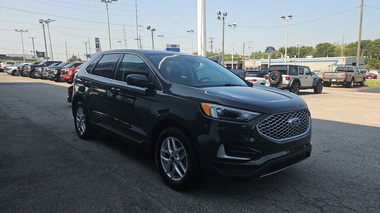 Used 2024 Ford Edge SEL AWD/4WD image 6