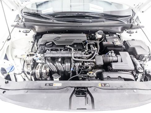 Used 2025 Hyundai Elantra Limited image 39