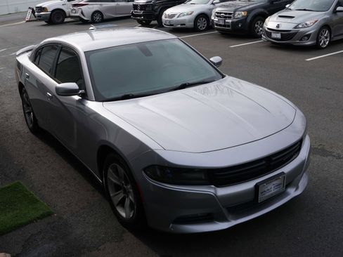 Used 2016 Dodge Charger SXT image 8