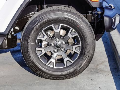 New 2026 Jeep Wrangler Unlimited Sahara AWD/4WD image 11