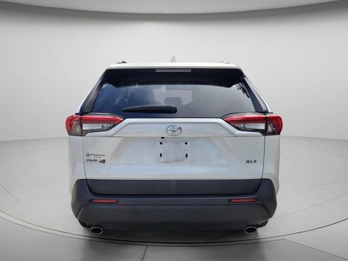 Used 2022 Toyota RAV4 XLE Premium FWD image 5