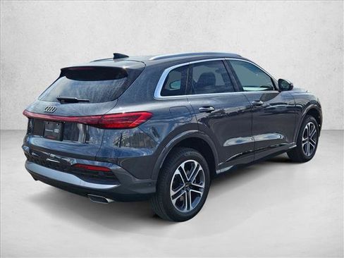 Certified 2025 Audi Q5 Premium w/ Convenience Package AWD/4WD image 5