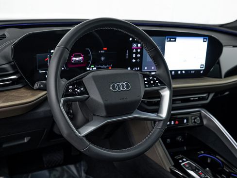 Used 2025 Audi Q5 Premium w/ Convenience Package AWD/4WD image 11