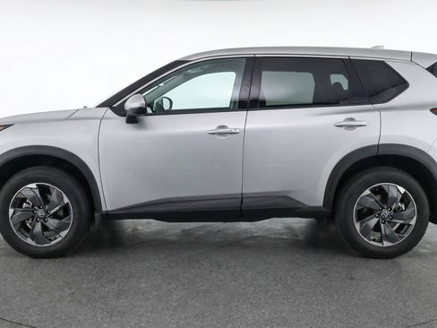 Used 2025 Nissan Rogue SV image 5