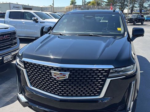 Used 2022 Cadillac Escalade ESV Premium Luxury w/ Performance Package AWD/4WD image 8