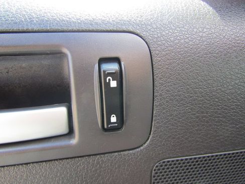 Used 2006 Ford Mustang GT RWD image 25