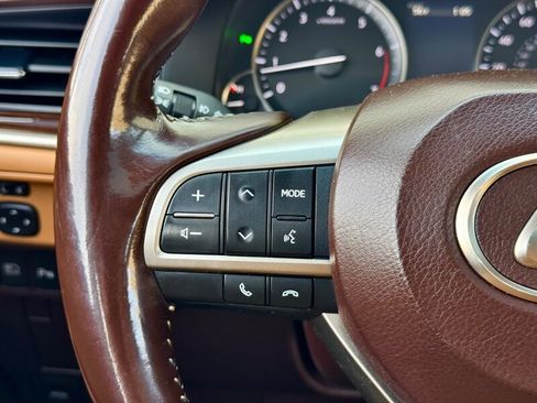 Used 2016 Lexus ES 350 w/ Luxury Package w/Wood Trim image 29