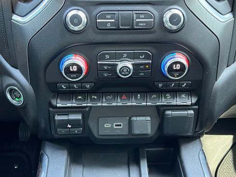 Used 2022 GMC Sierra 1500 Denali w/ Denali Premium Package image 34