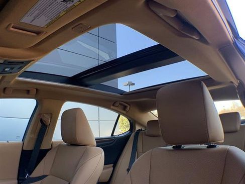 Certified 2025 Lexus ES 350 w/ Premium Package image 22