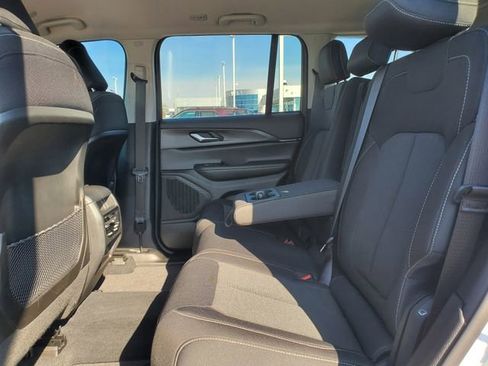 Used 2023 Jeep Grand Cherokee Laredo image 25