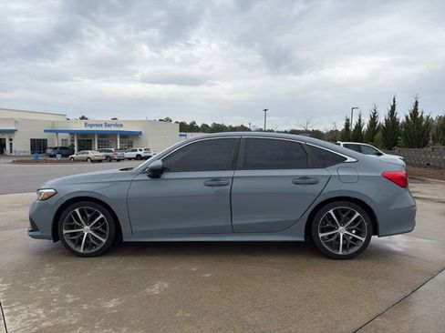 Used 2023 Honda Civic Touring image 3