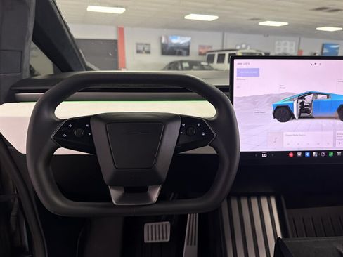 Used 2024 Tesla Cybertruck AWD Crew Cab image 25