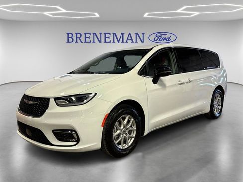 Used 2024 Chrysler Pacifica Touring-L image 1