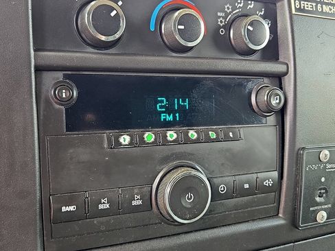 Used 2010 Chevrolet Express 1500 RWD image 22