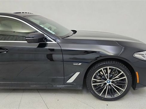 Used 2023 BMW 530e xDrive w/ Premium Package image 7