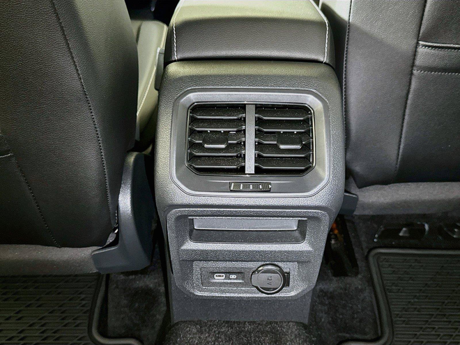 Used 2023 Volkswagen Tiguan SE FWD image 23