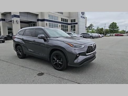 Used 2023 Toyota Highlander XLE FWD image 33