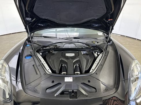 Used 2018 Porsche Panamera 4S AWD/4WD image 27