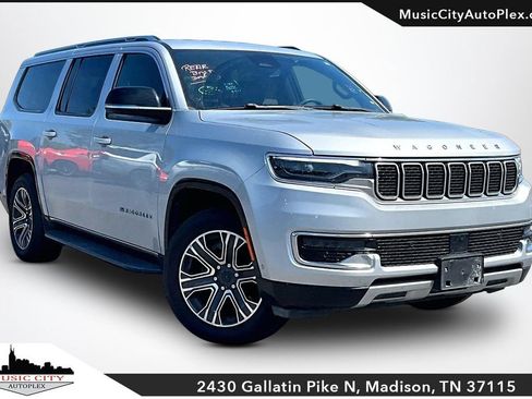Used 2024 Jeep Wagoneer L Series II w/ Flexible Seating Group AWD/4WD image 1