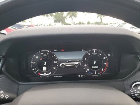 Used 2019 Land Rover Range Rover Velar R-Dynamic SE image 17