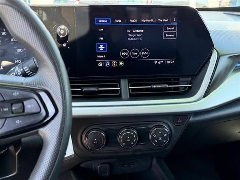 Certified 2025 Chevrolet Trax LS FWD image 18