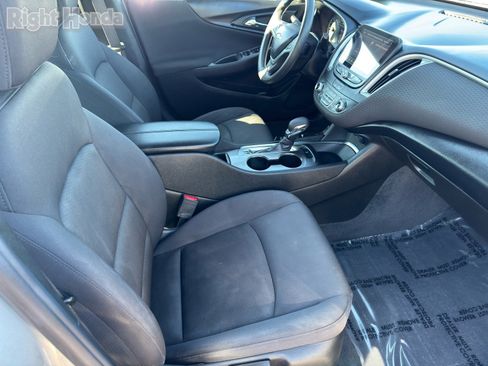 Used 2022 Chevrolet Malibu LT image 12