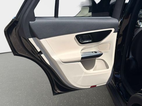 Used 2026 Mercedes-Benz GLC 300 4MATIC image 12