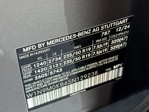 Used 2025 Mercedes-Benz EQB 300 EQB 300 image 31