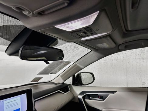 Certified 2025 Toyota RAV4 XLE w/ Convenience Package FWD image 18