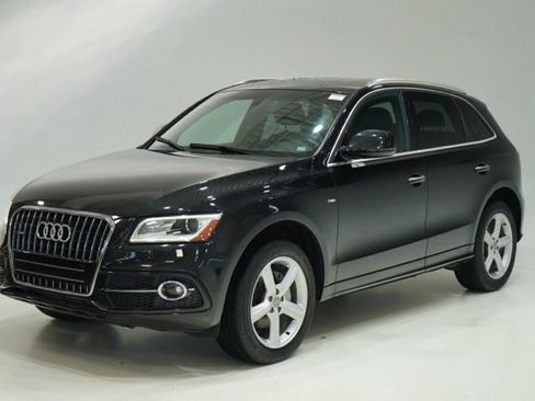 Used 2017 Audi Q5 2.0T Premium Plus w/ Technology Package image 3