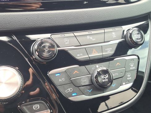 Used 2019 Chrysler Pacifica Touring Plus w/ S Appearance Package image 30