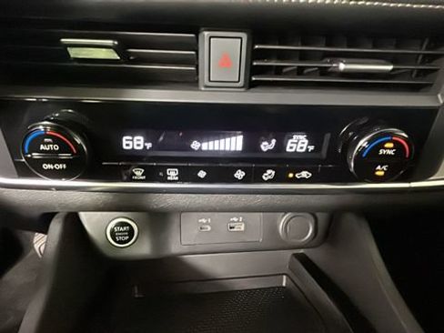Used 2023 Nissan Rogue SV AWD/4WD image 23