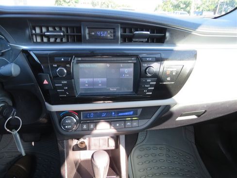 Used 2016 Toyota Corolla LE FWD image 9