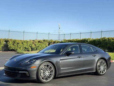 Used 2019 Porsche Panamera image 12