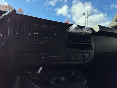 New 2025 Chevrolet Express 3500 w/ Driver Convenience Package image 28