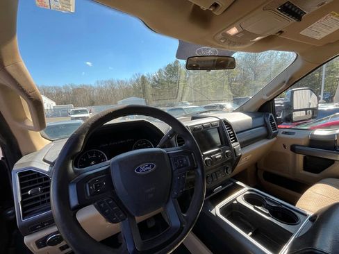 Used 2019 Ford F250 XLT w/ XLT Premium Package image 9