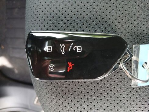 New 2025 Volkswagen Atlas SE image 27