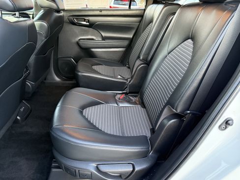 Used 2023 Toyota Highlander XSE image 31